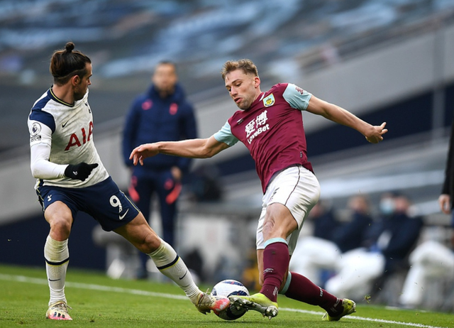 梦幻联动！齐达内晒与樊振东打乒乓球照片（跨界同框！齐达内晒照与樊振东乒乓切磋）