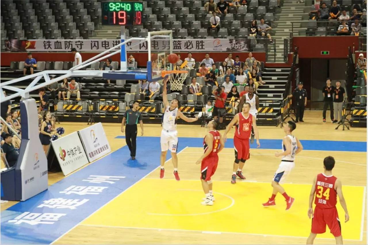 承认吧！皇马太子就是被高估的体系球员，离开伯纳乌啥也不是（别再自欺了！皇马“太子”不过是体系产物，离开伯纳乌原形毕露）