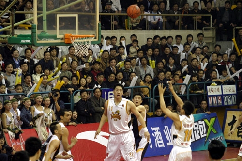 勇士半场仅得34分创赛季新低，波杰&霍福德合计12中1（勇士半场仅拿34分创赛季新低，波杰与霍福德合计12投仅1中）